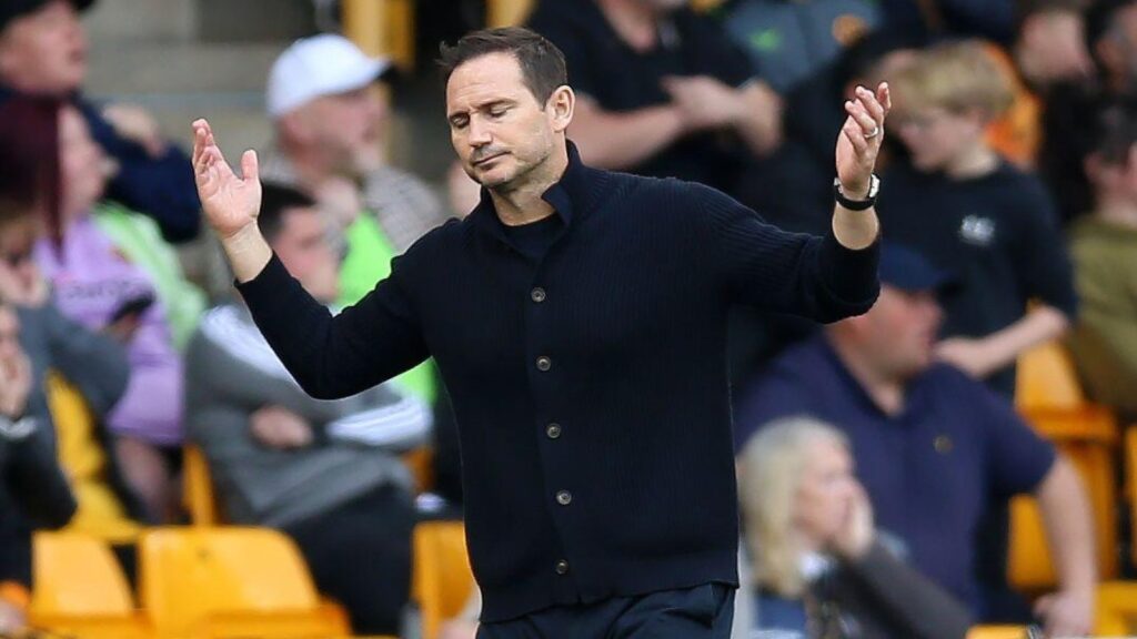 Chelsea manager Frank Lampard reacts in frustration against Wolves