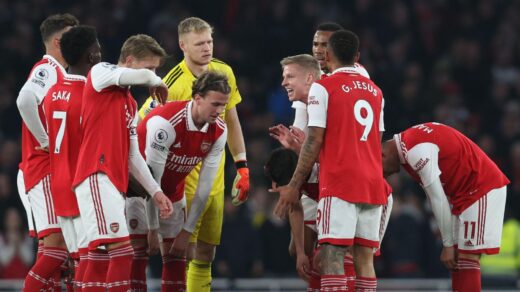 Zinchenko leads Arsenal huddle